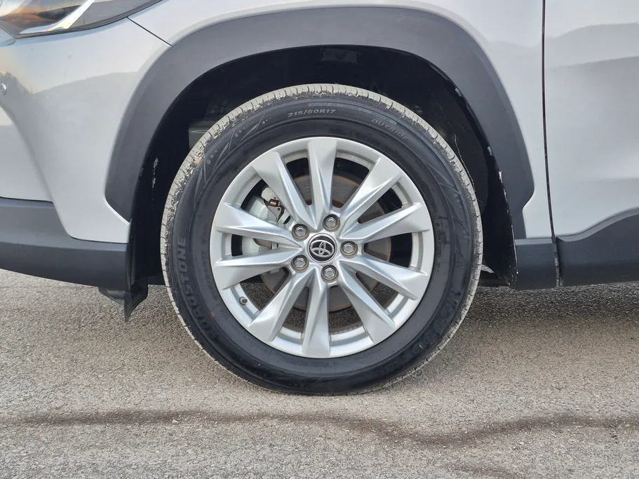 2024 Toyota Corolla Cross XLE HEV 