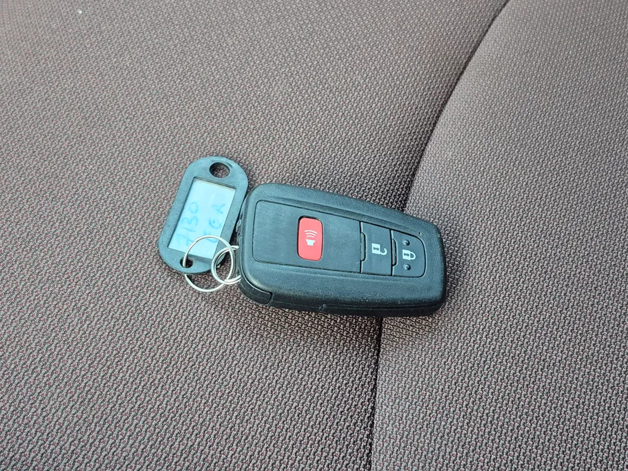 2024 Toyota Corolla Cross XLE HEV 