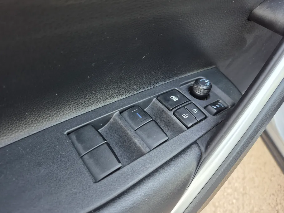 2024 Toyota Corolla Cross XLE HEV 