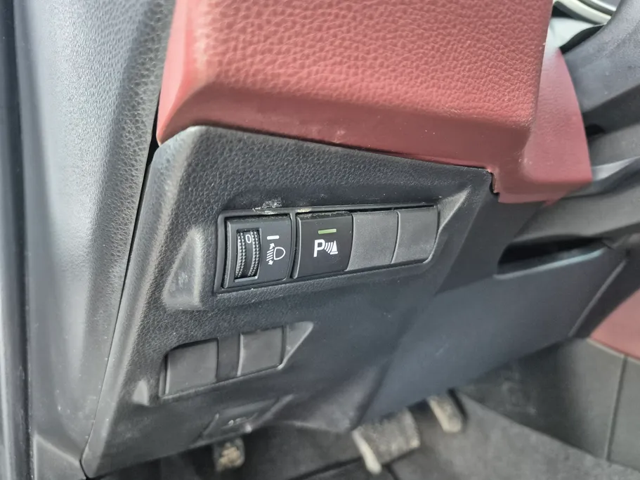 2024 Toyota Corolla Cross XLE HEV 