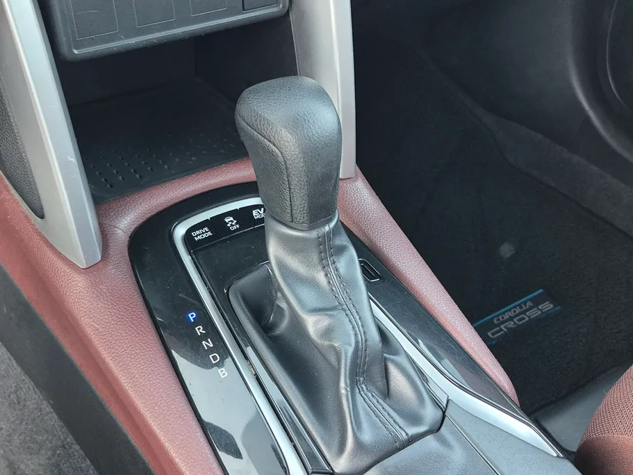 2024 Toyota Corolla Cross XLE HEV 