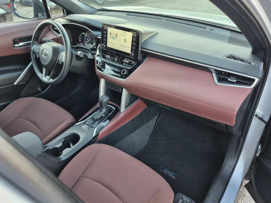 2024 Toyota Corolla Cross XLE HEV 