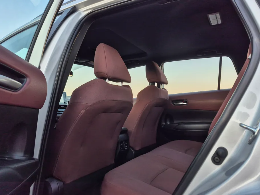 2024 Toyota Corolla Cross XLE HEV 