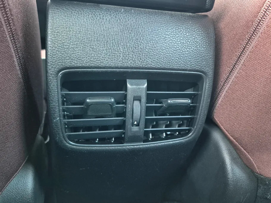 2024 Toyota Corolla Cross XLE HEV 