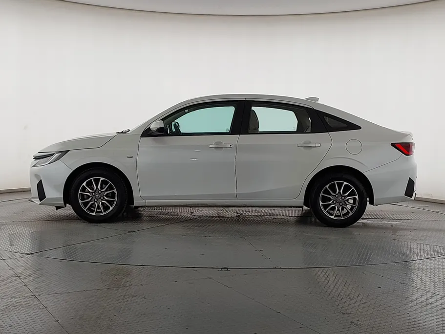 2023 Toyota Yaris  Y 