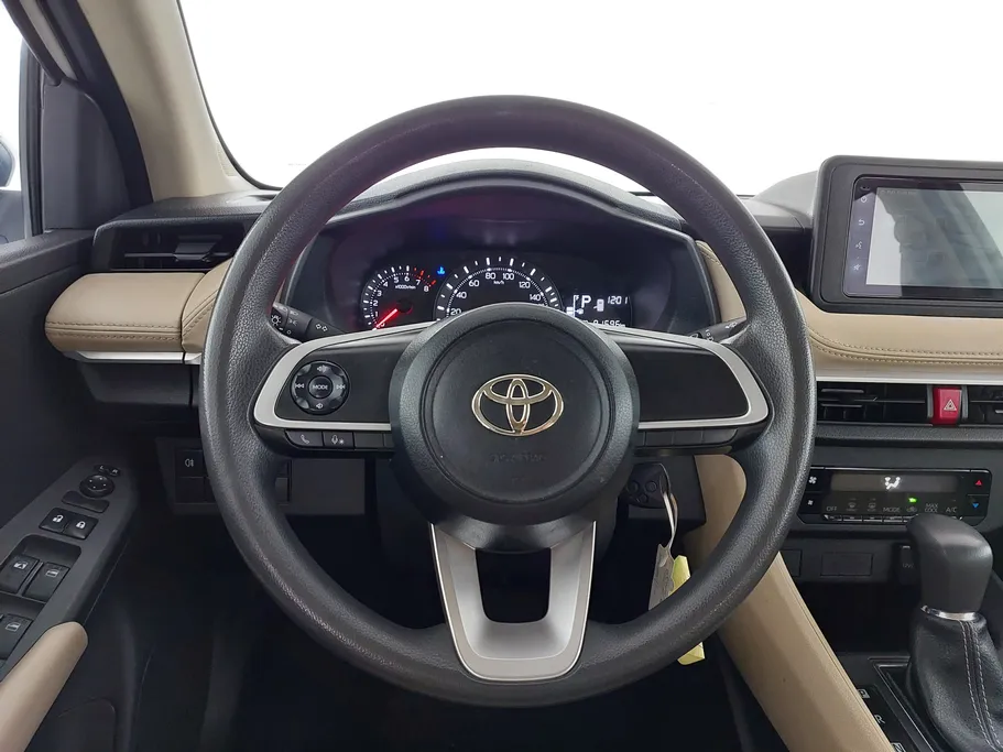 2023 Toyota Yaris  Y 