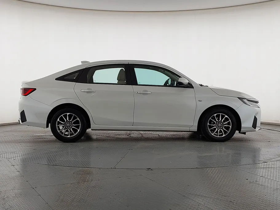 2023 Toyota Yaris  Y 