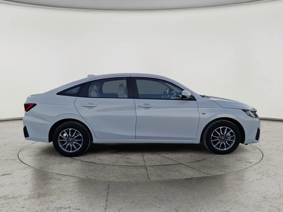 2024 Toyota Yaris  Y 