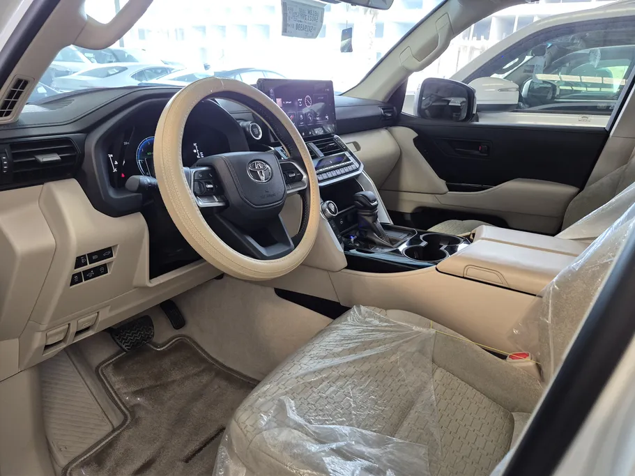 2025 Toyota Land Cruiser GXR 