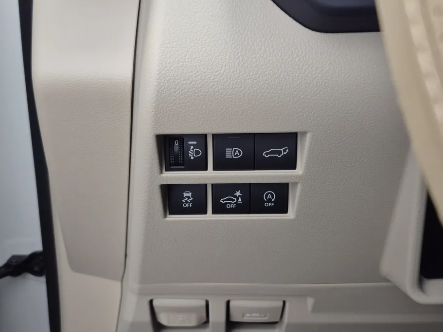 2025 Toyota Land Cruiser GXR 