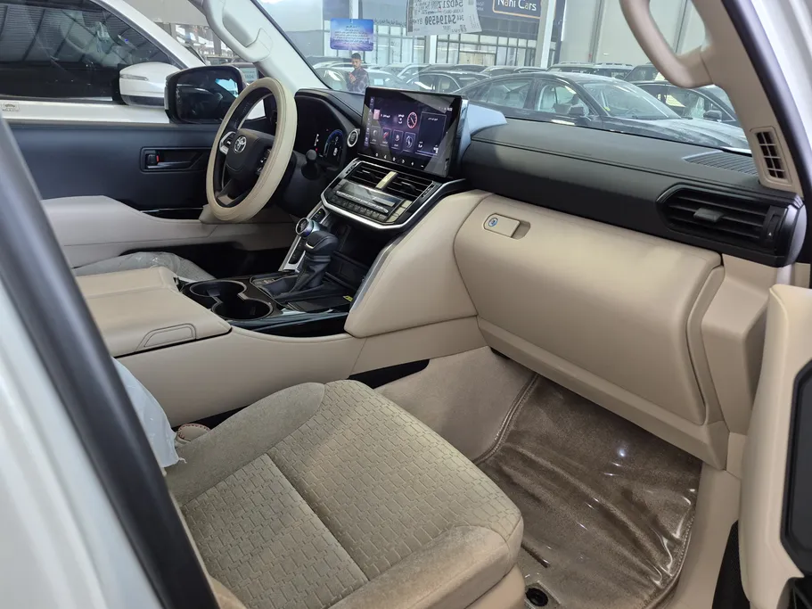 2025 Toyota Land Cruiser GXR 