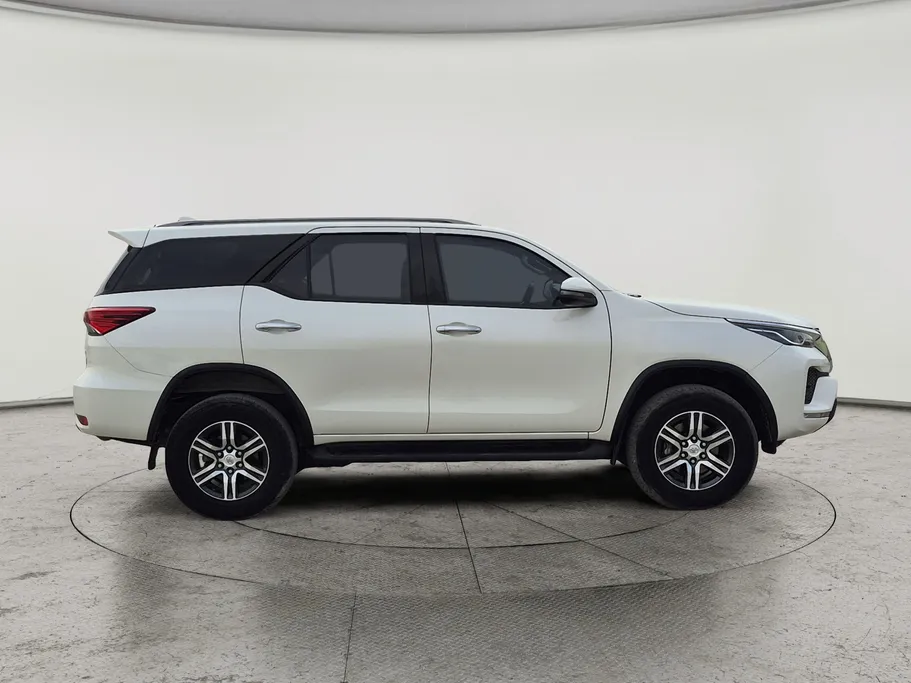 2022 Toyota Fortuner VX 