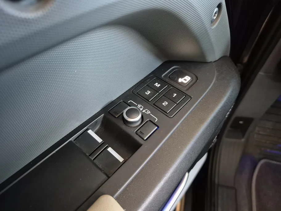 2021 Range Rover Defender HSE P400 