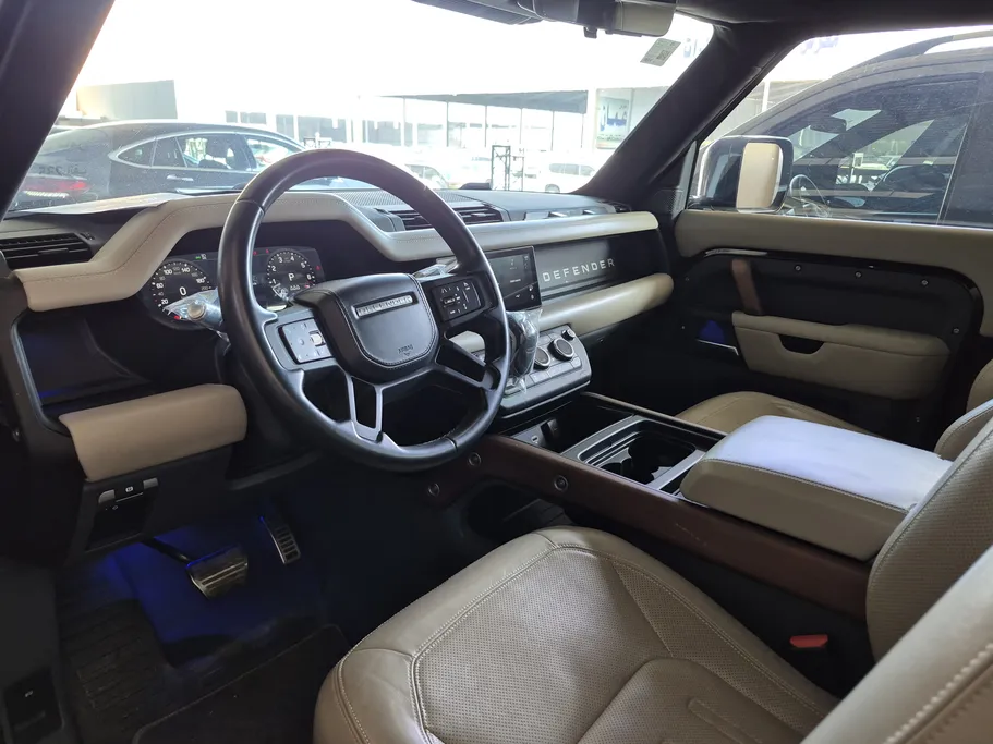 2021 Range Rover Defender HSE P400 