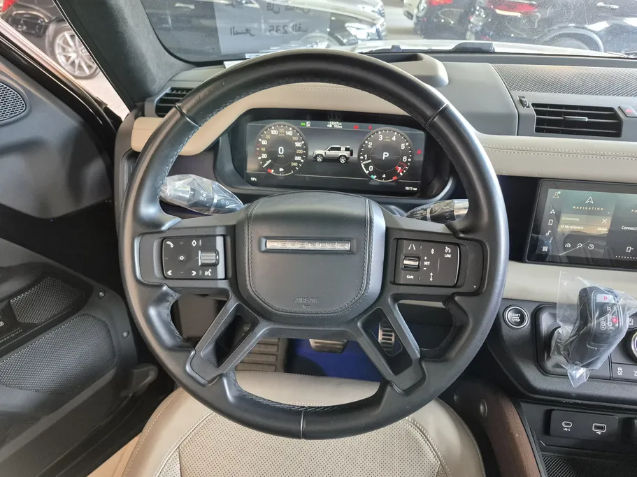 2021 Range Rover Defender HSE P400 