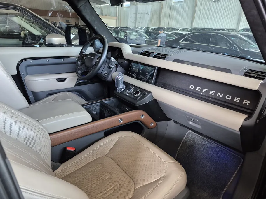 2021 Range Rover Defender HSE P400 