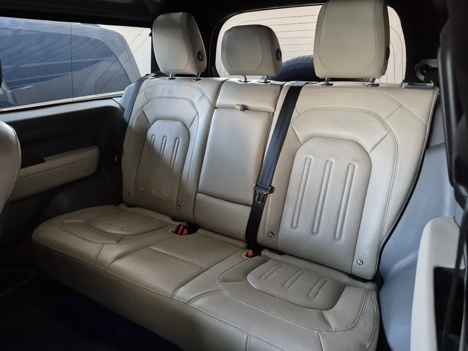 2021 Range Rover Defender HSE P400 