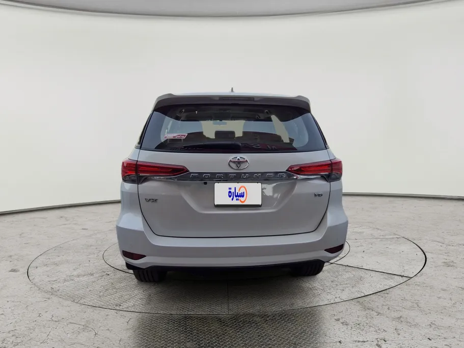 تويوتا فورتشنر VX1 2023 