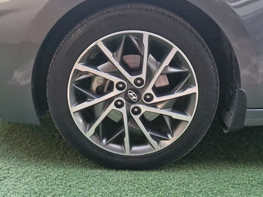 2019 Hyundai Elantra GLS 