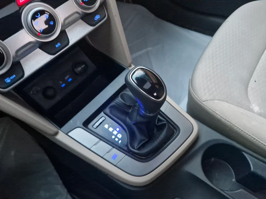 2019 Hyundai Elantra GLS 