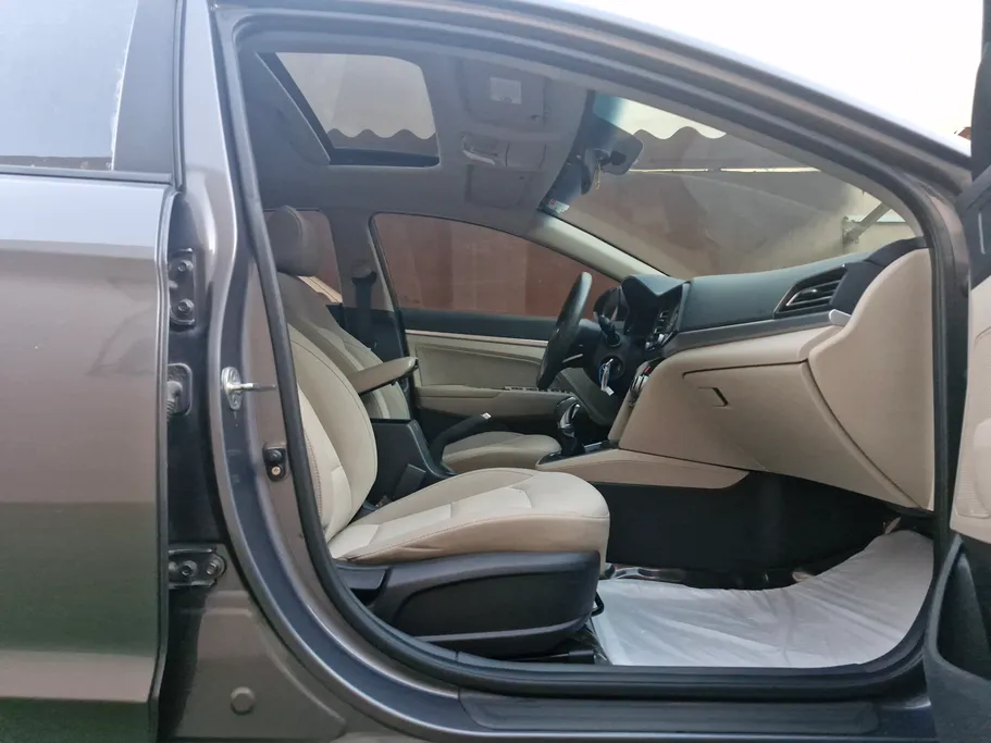 2019 Hyundai Elantra GLS 