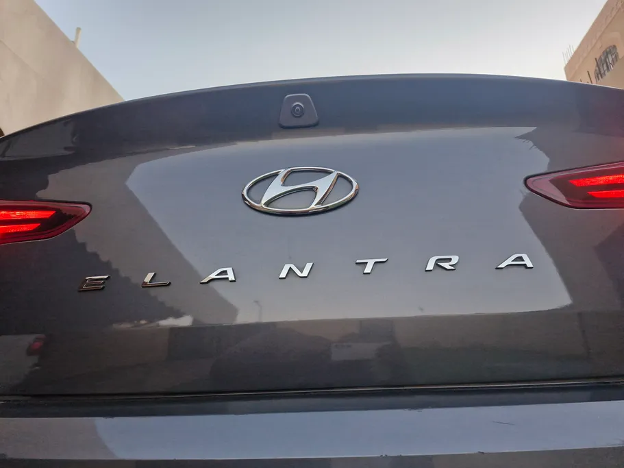 2019 Hyundai Elantra GLS 