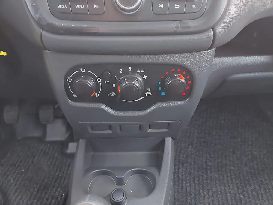 2021 Renault Docker Van بضاعة 