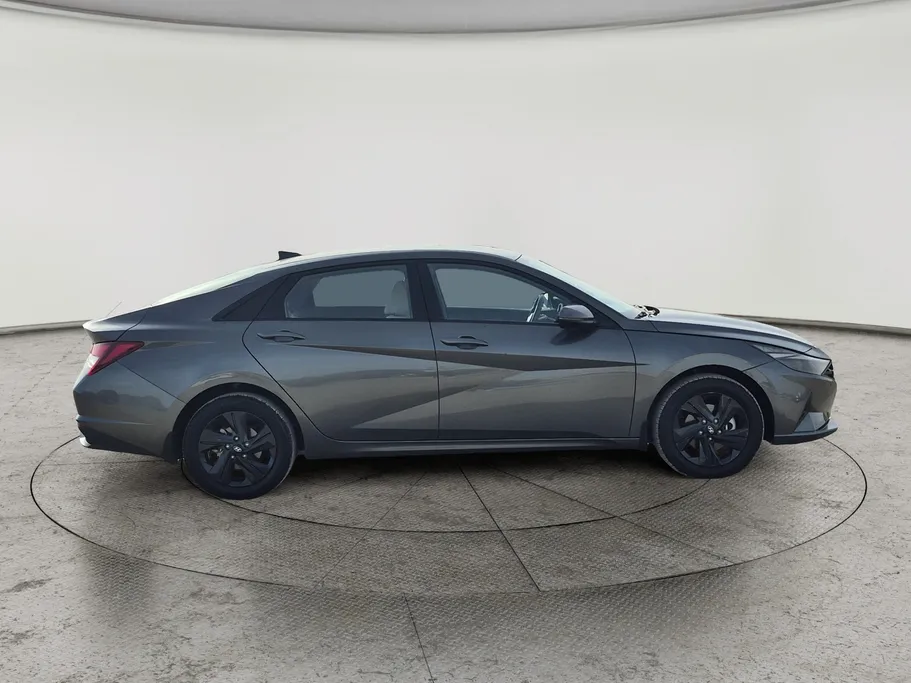 2023 Hyundai Elantra Smart 