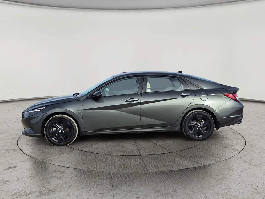 2023 Hyundai Elantra Smart 