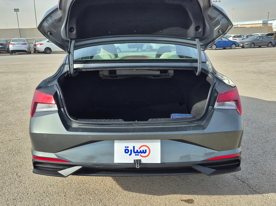 2023 Hyundai Elantra Smart 