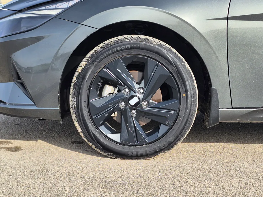 2023 Hyundai Elantra Smart 