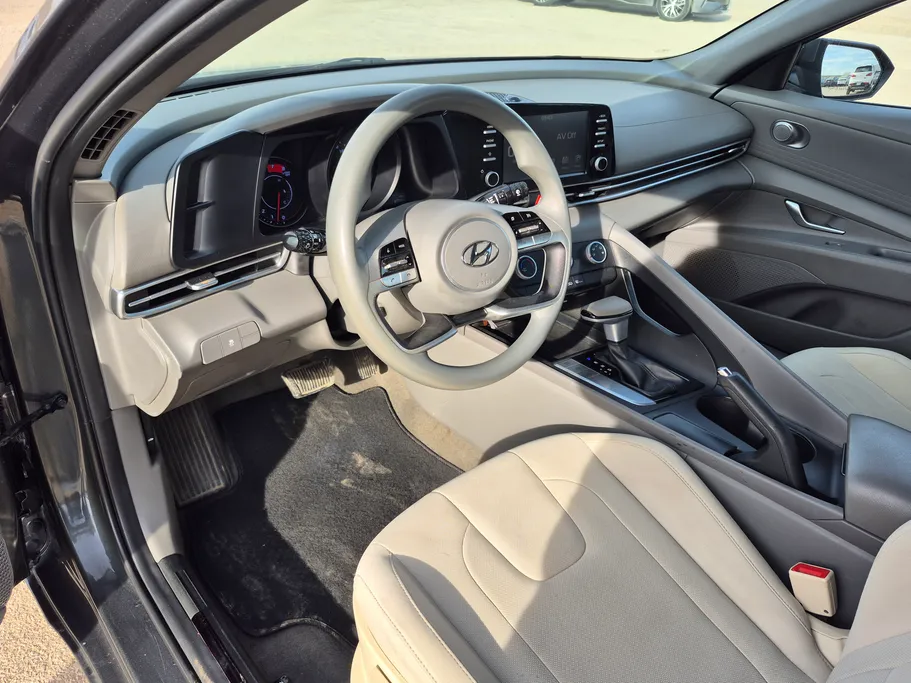 2023 Hyundai Elantra Smart 