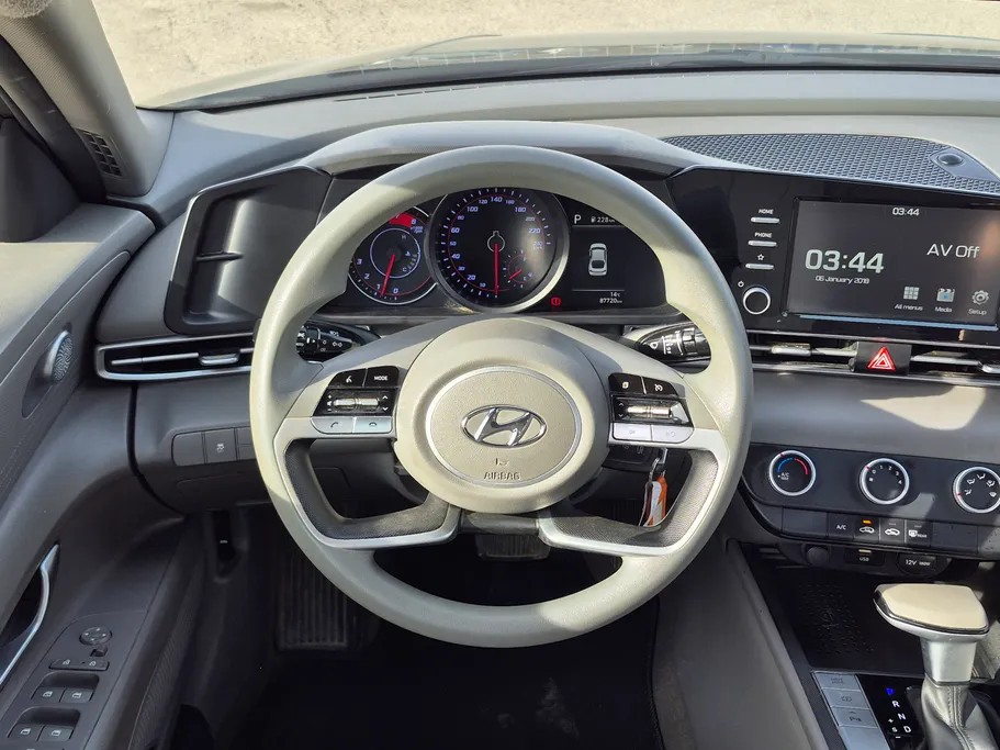 2023 Hyundai Elantra Smart 