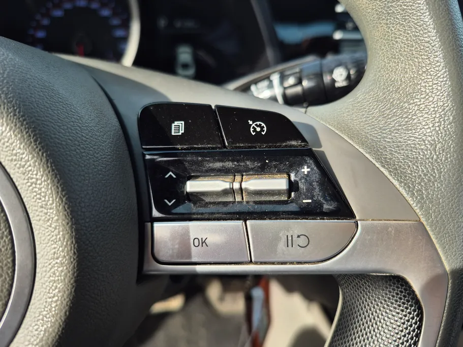 2023 Hyundai Elantra Smart 