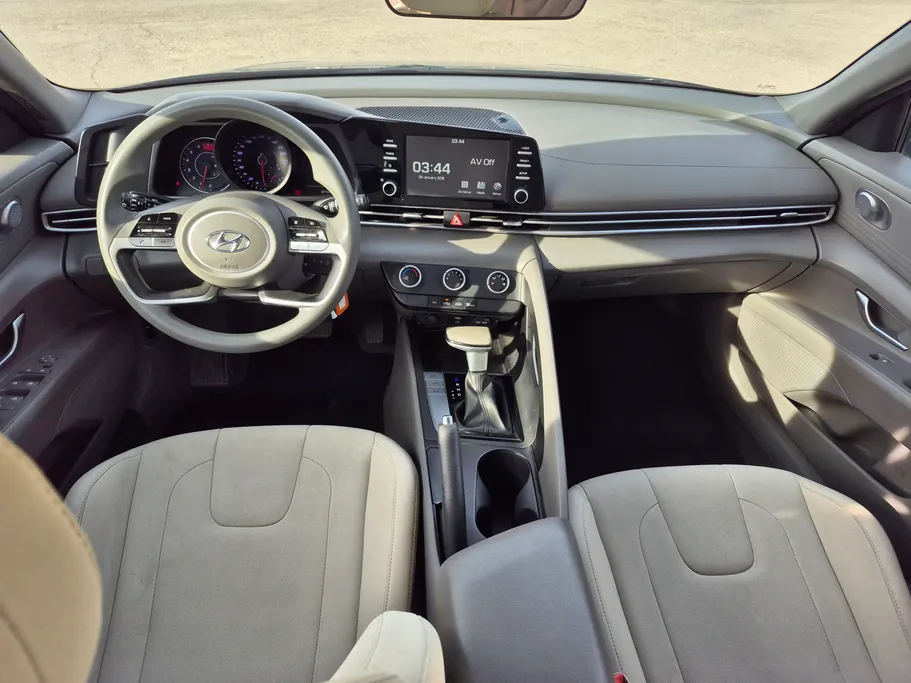 2023 Hyundai Elantra Smart 