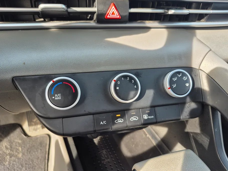 2023 Hyundai Elantra Smart 