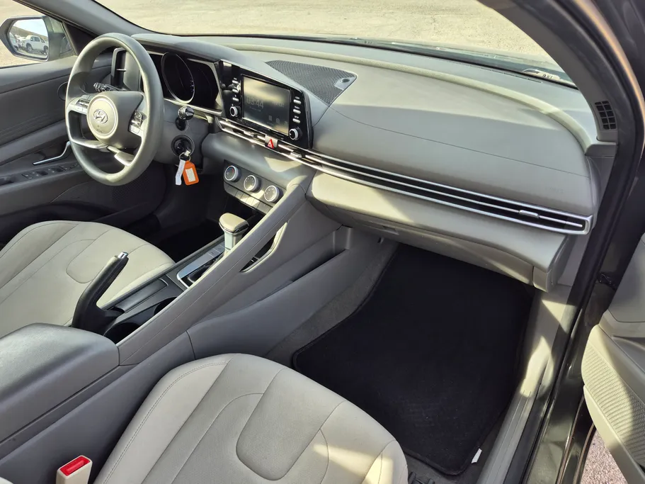 2023 Hyundai Elantra Smart 