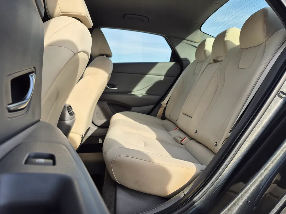 2023 Hyundai Elantra Smart 