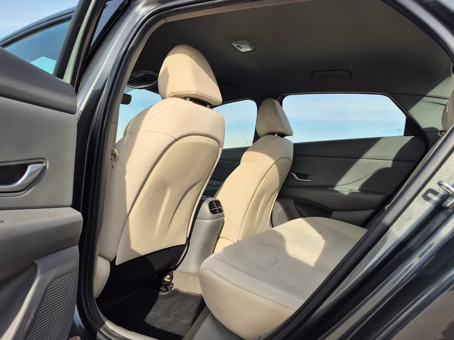 2023 Hyundai Elantra Smart 