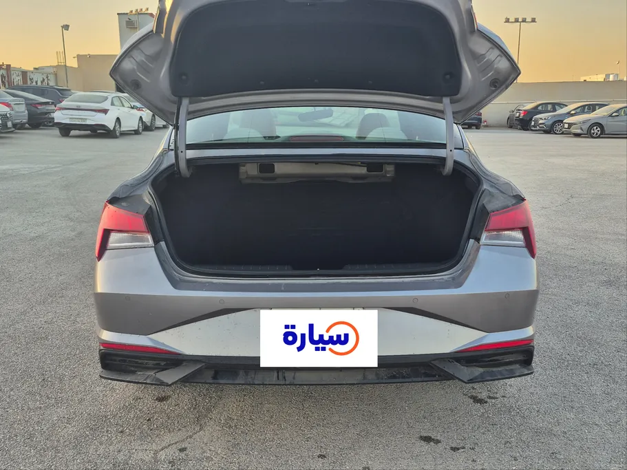 2023 Hyundai Elantra Smart 