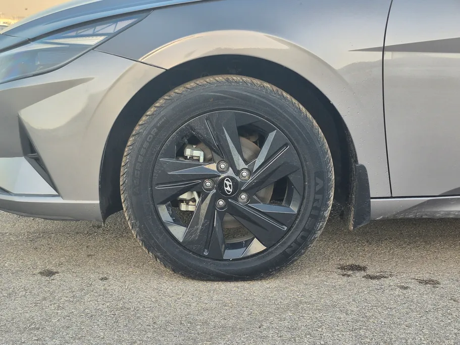 2023 Hyundai Elantra Smart 