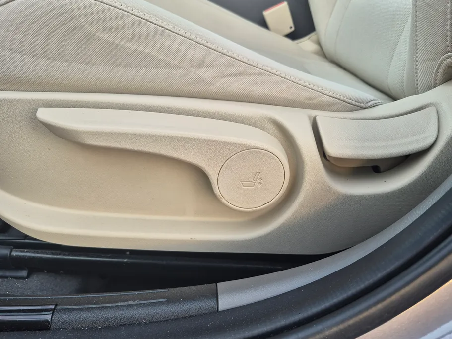 2023 Hyundai Elantra Smart 