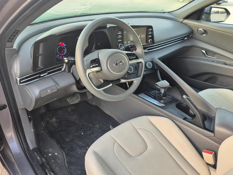 2023 Hyundai Elantra Smart 