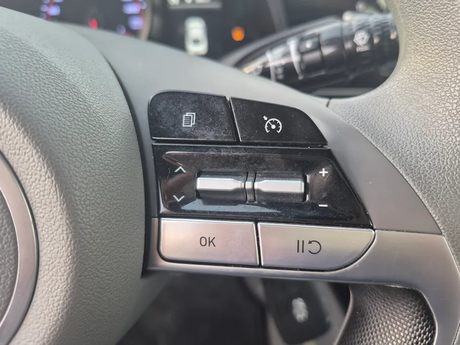 2023 Hyundai Elantra Smart 