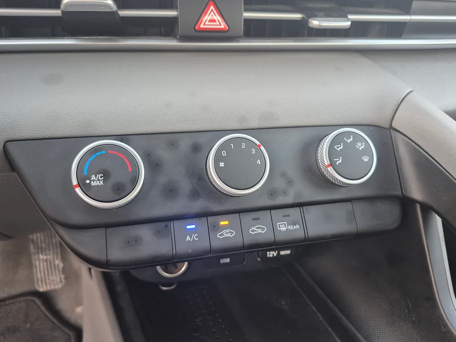 2023 Hyundai Elantra Smart 