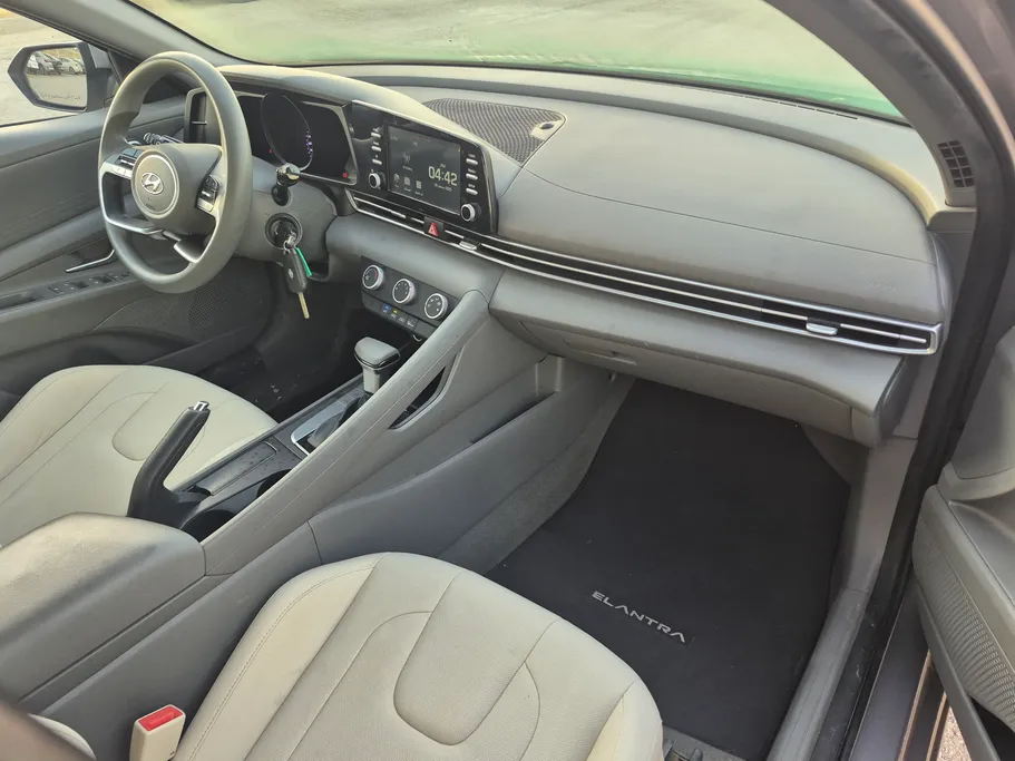 2023 Hyundai Elantra Smart 