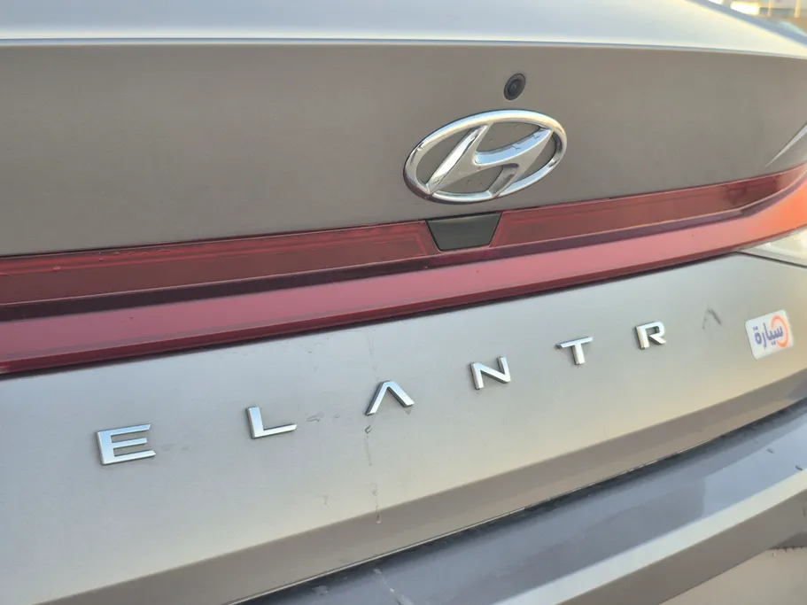2023 Hyundai Elantra Smart 