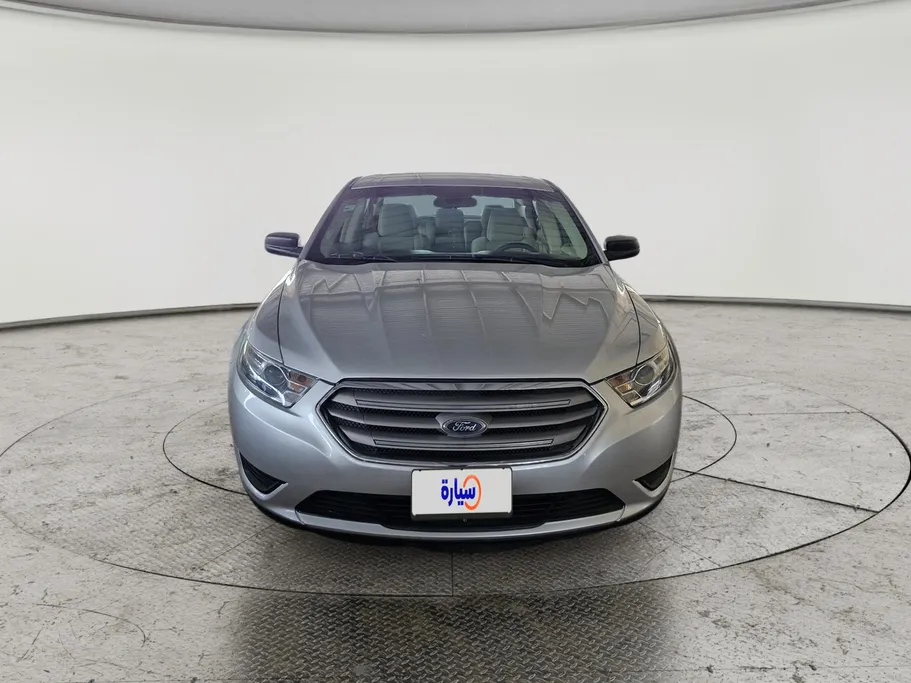 2018 Ford Taurus SE 