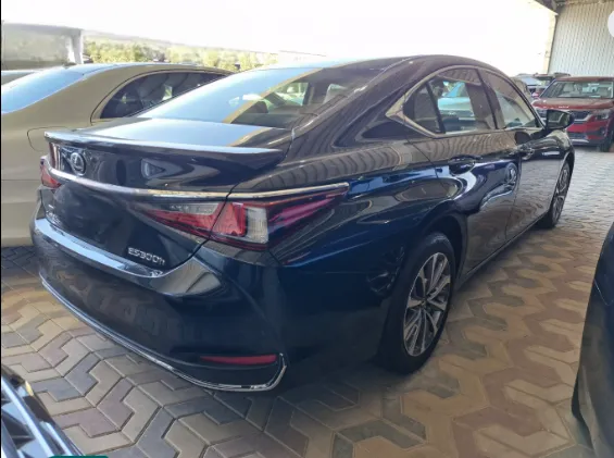 لكزس ES 300 AH Hybrid  2023 