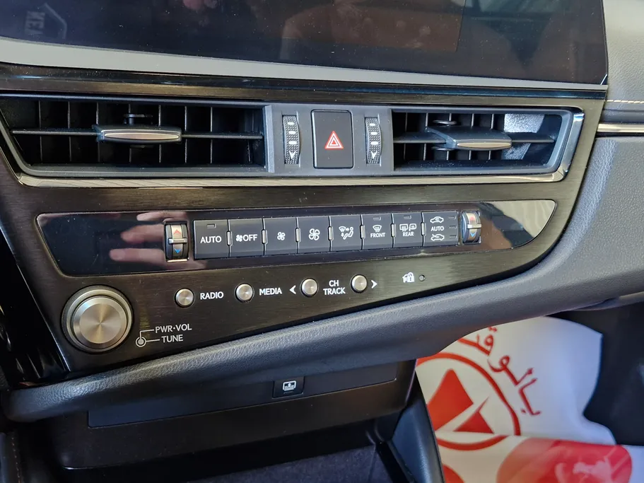 لكزس ES 300 AH Hybrid  2023 